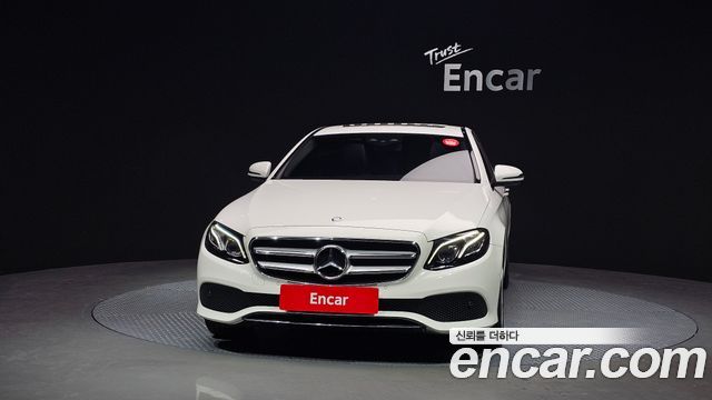 Mercedes-Benz E-Class E220d 4MATIC Avantgarde — пробег 83 756 км — фото 3 из 5