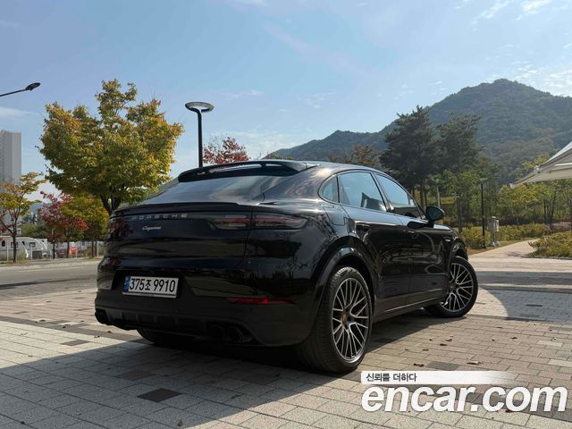 Porsche Cayenne 3.0 E-Hybrid Coupe — пробег 39 000 км — фото 2 из 5