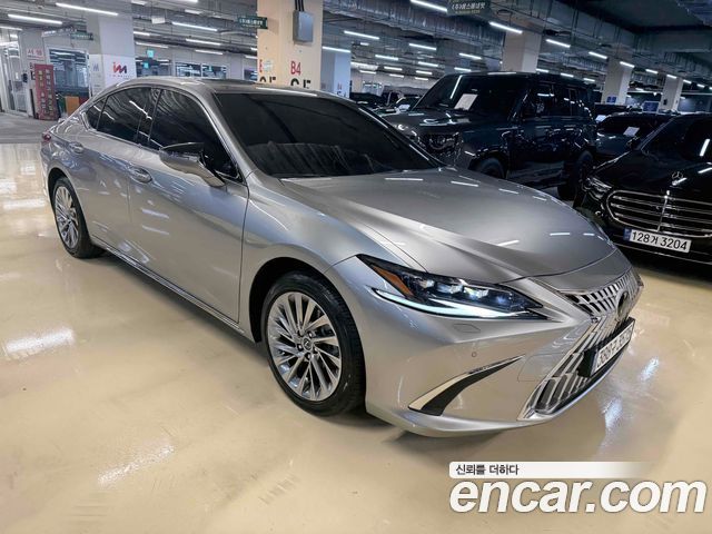 Lexus ES Executive — пробег 11 100 км — фото 1 из 5