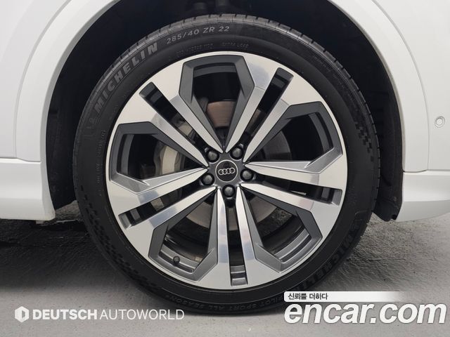 Audi Q8 55 TFSI Quattro Premium — пробег 24 973 км — фото 5 из 5